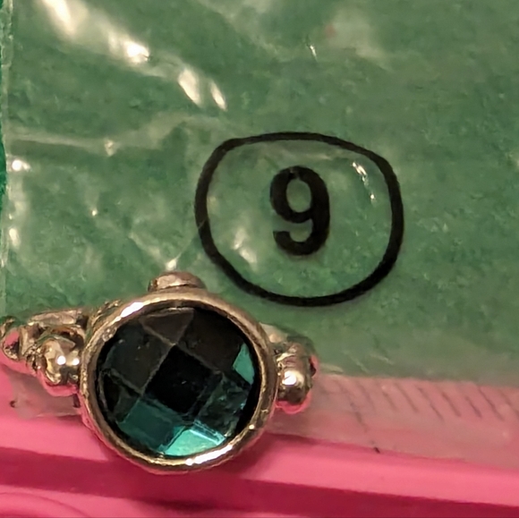 Pirates Of The Caribbean Ring Captain Jack Sparrow Finches Skull Green Crystal 9 - Picture 6 of 13